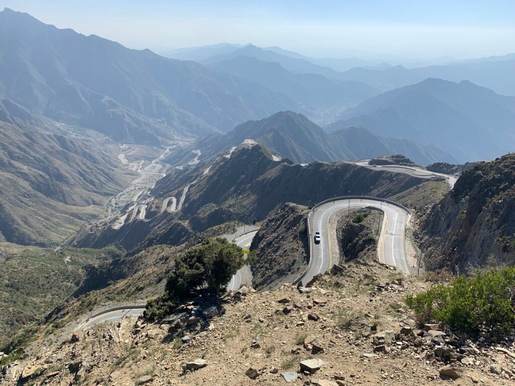 The hairpins bends of the road up Soudah