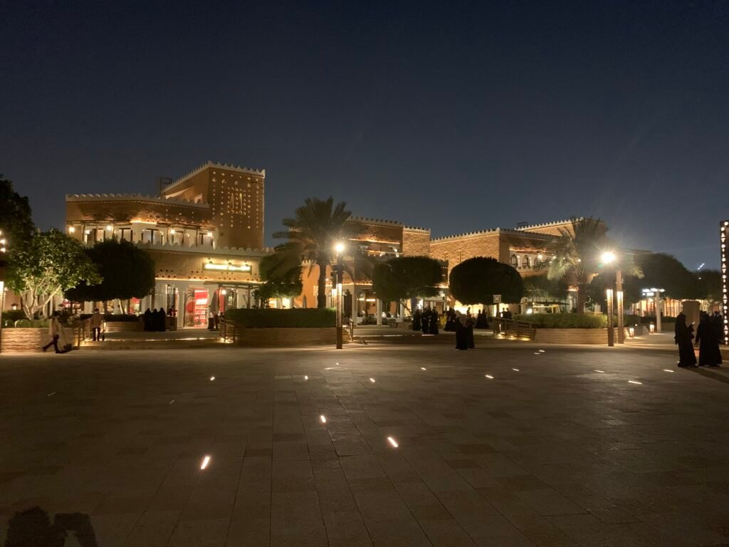 Bujairi Terrace on a Thursday evening.
