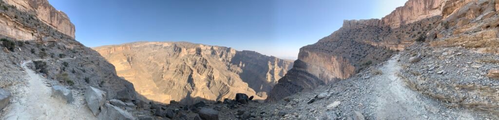 10 best things to do in Oman for free. The trail along the balcony walk or W6 trail.