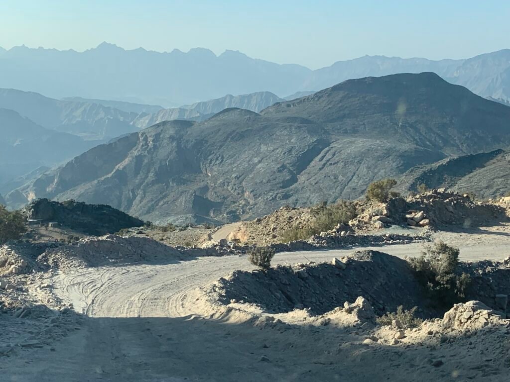 Budget Itinerary Oman. Driving down the unpaved road at Al Hajar Mountains