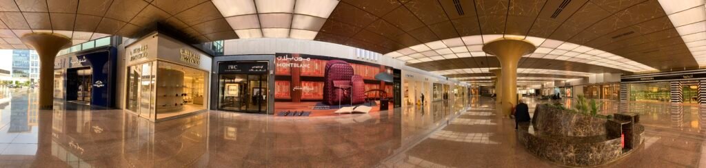 The Al Khayyat Centre at Tahlia Street or more accurately Prince Mohammed bin Abdulaziz Street, where all the top fashion brands and boutiques at in Jeddah.