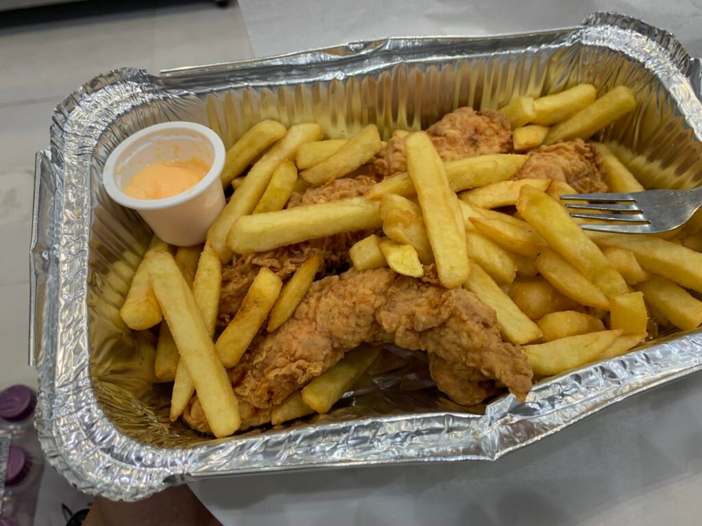 There's no bones in this dish of fried chicken, which is perfect for me who loves chicken breast and fillet.